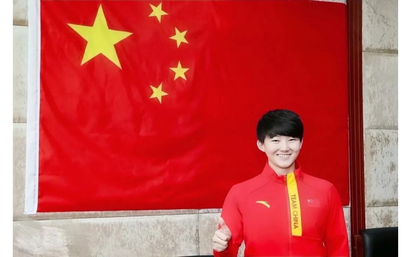 來了，世界冠軍宮乃瑩！